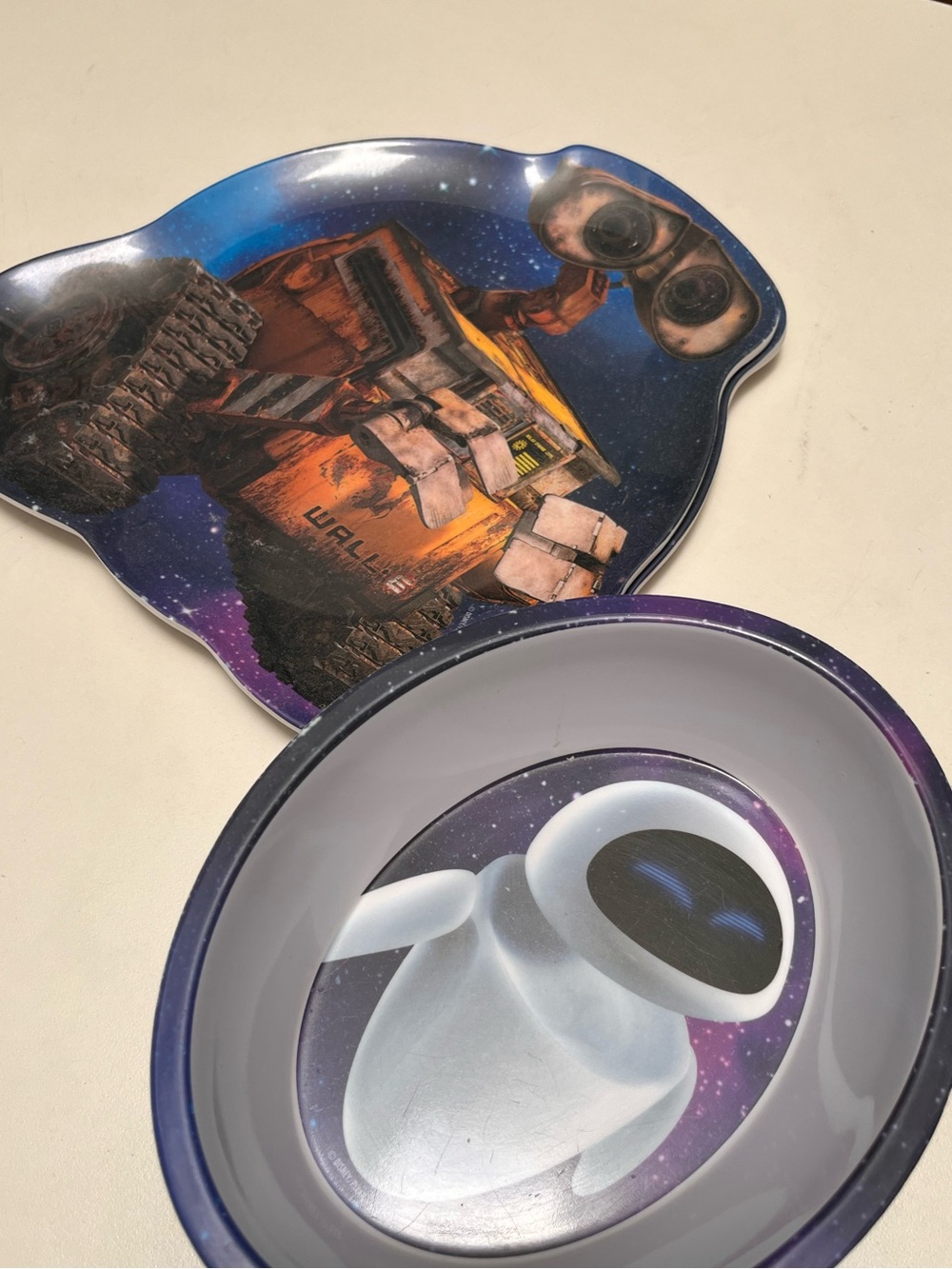 Wall-E and Eve plates and bowls - 2 of each
